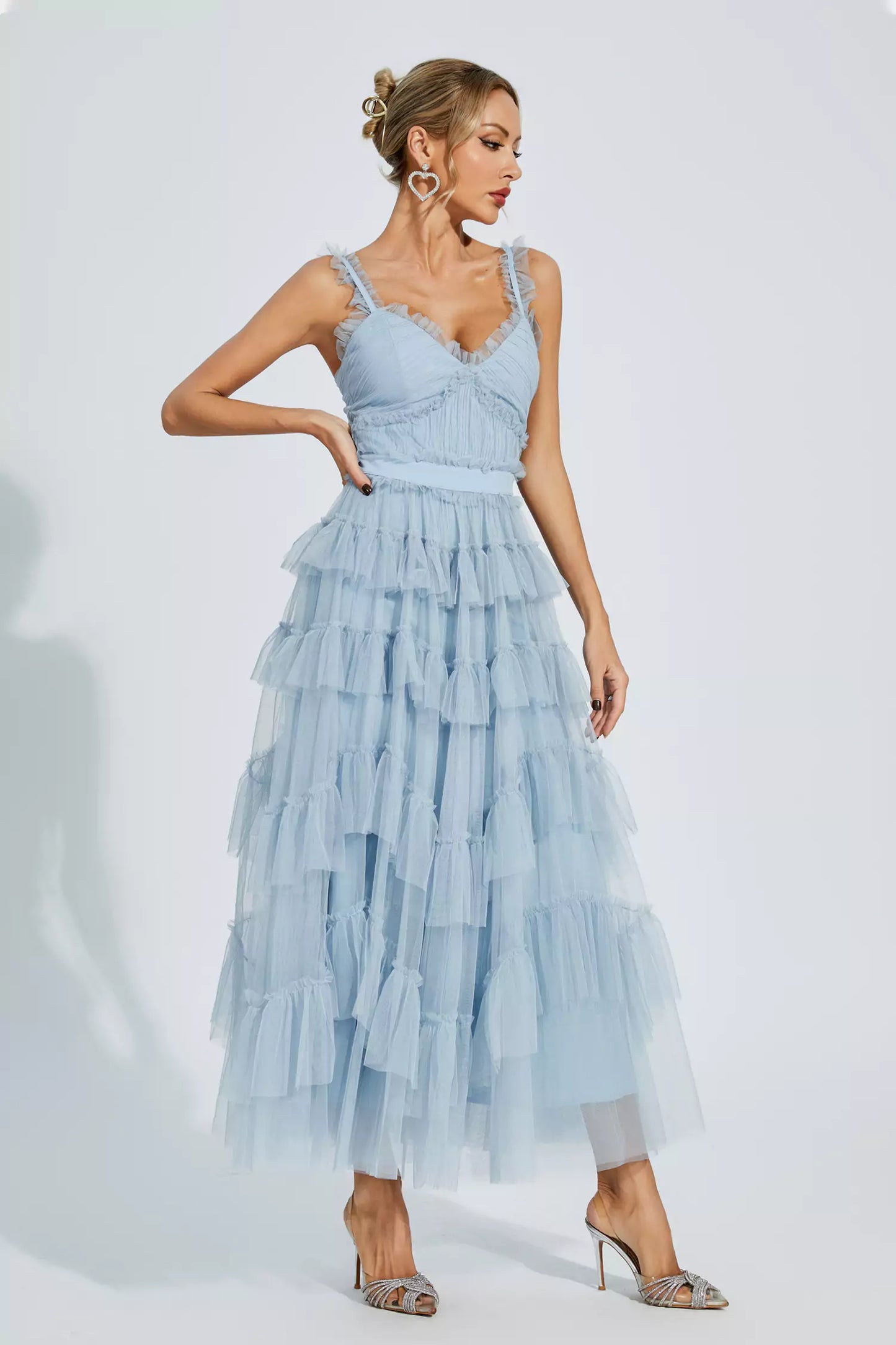 Well Tailored Dress with a Graceful Silhouette