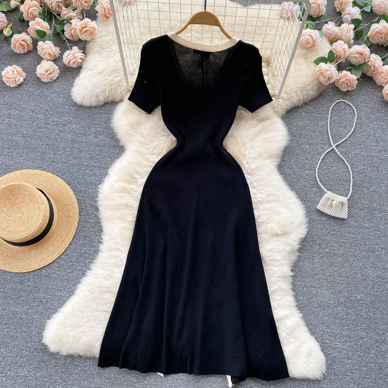 Classic Vintage Dress with a Flattering Fit