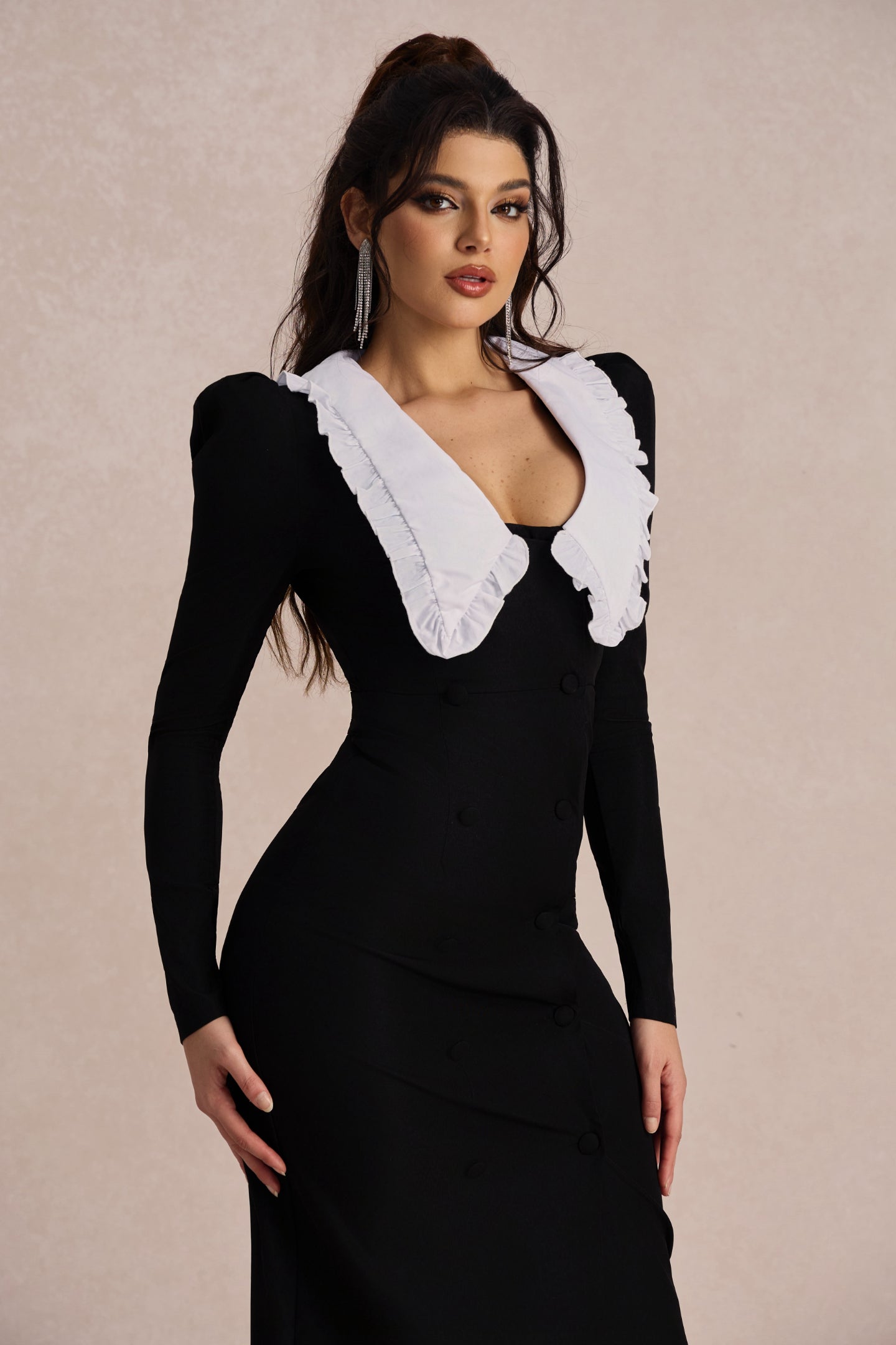 Well Tailored Dress with a Graceful Silhouette