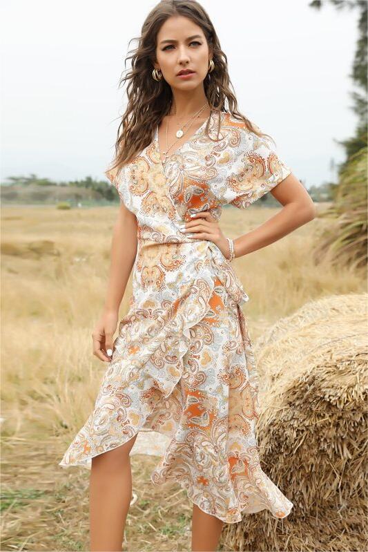 Gracefully Styled Dress for Any Occasion