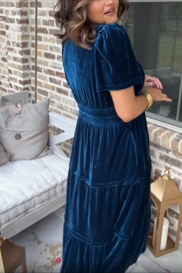 Effortlessly Elegant Dress with a Timeless Design
