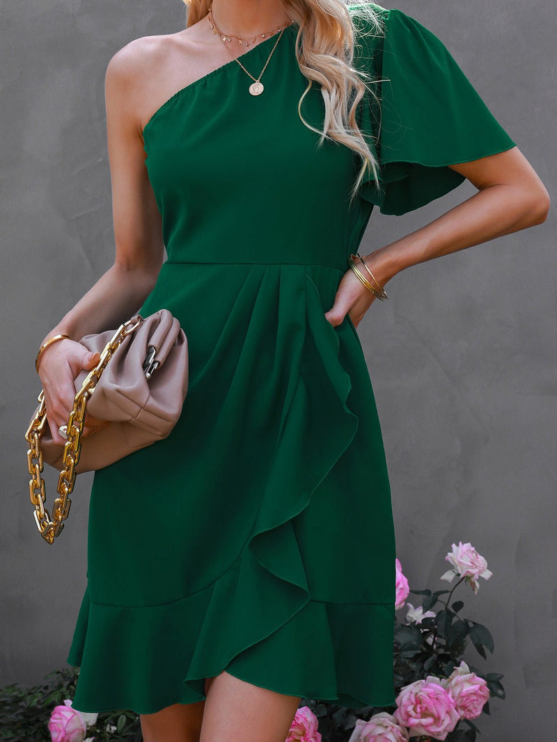Well Tailored Dress with a Graceful Silhouette