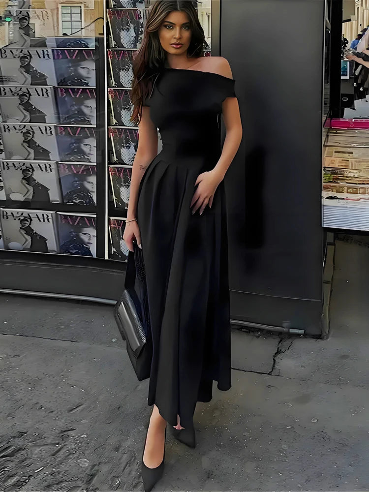 Well Tailored Dress with a Graceful Silhouette