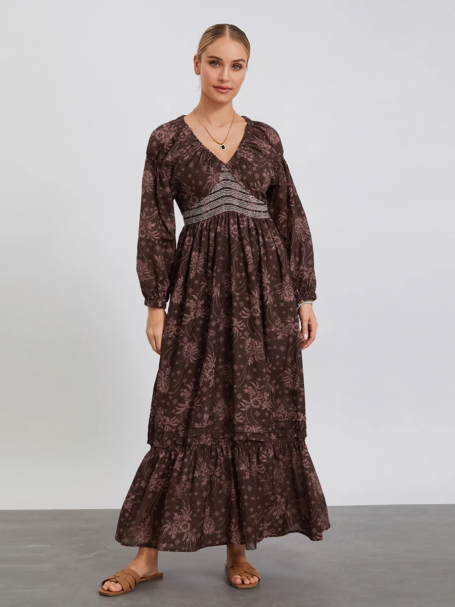 Beautifully Finished Dress in a Timeless Design