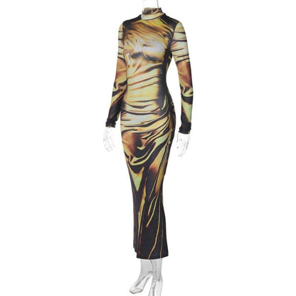 Well Tailored Dress with a Graceful Silhouette