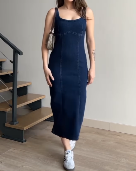Sophisticated Dress with a Clean Classic Look