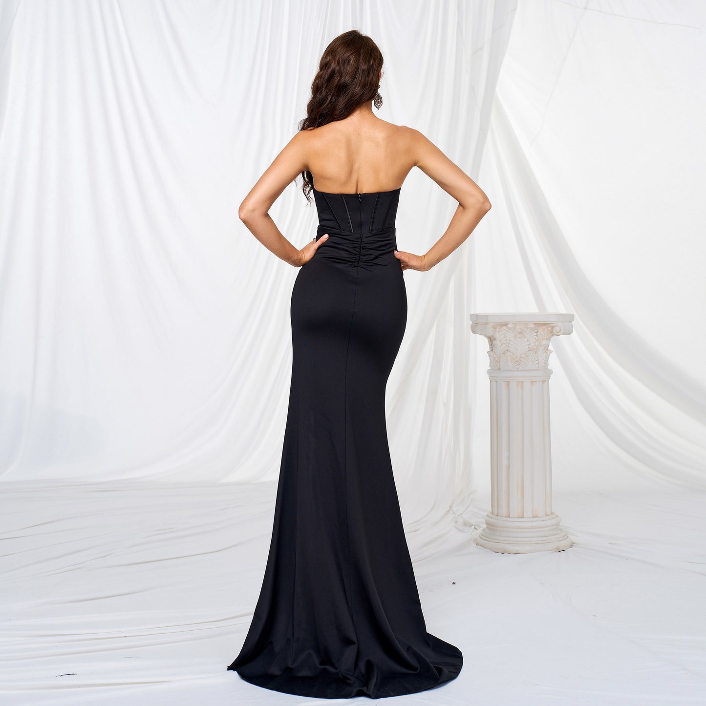 Well Tailored Dress with a Graceful Silhouette