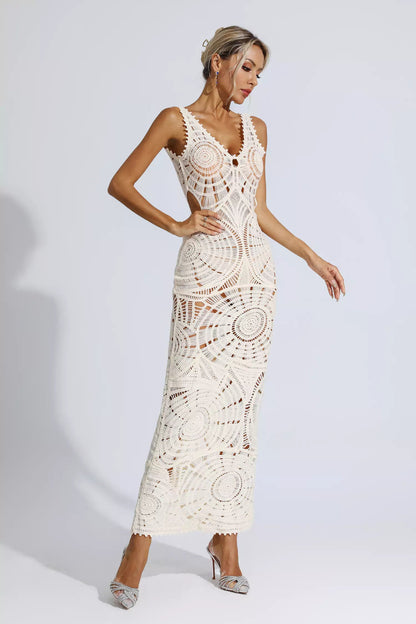 Beautifully Finished Dress in a Timeless Design