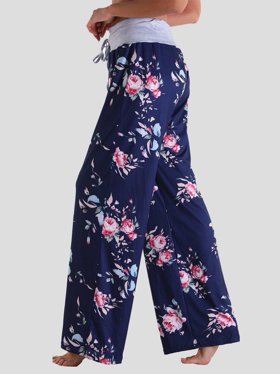 Effortlessly Elegant Pants with a Timeless Design