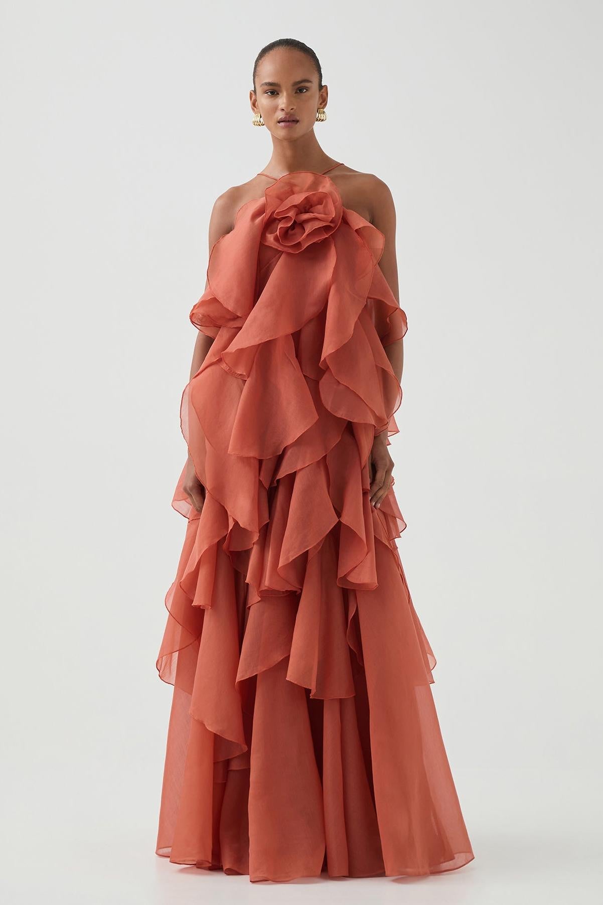 Well Tailored Dress with a Graceful Silhouette