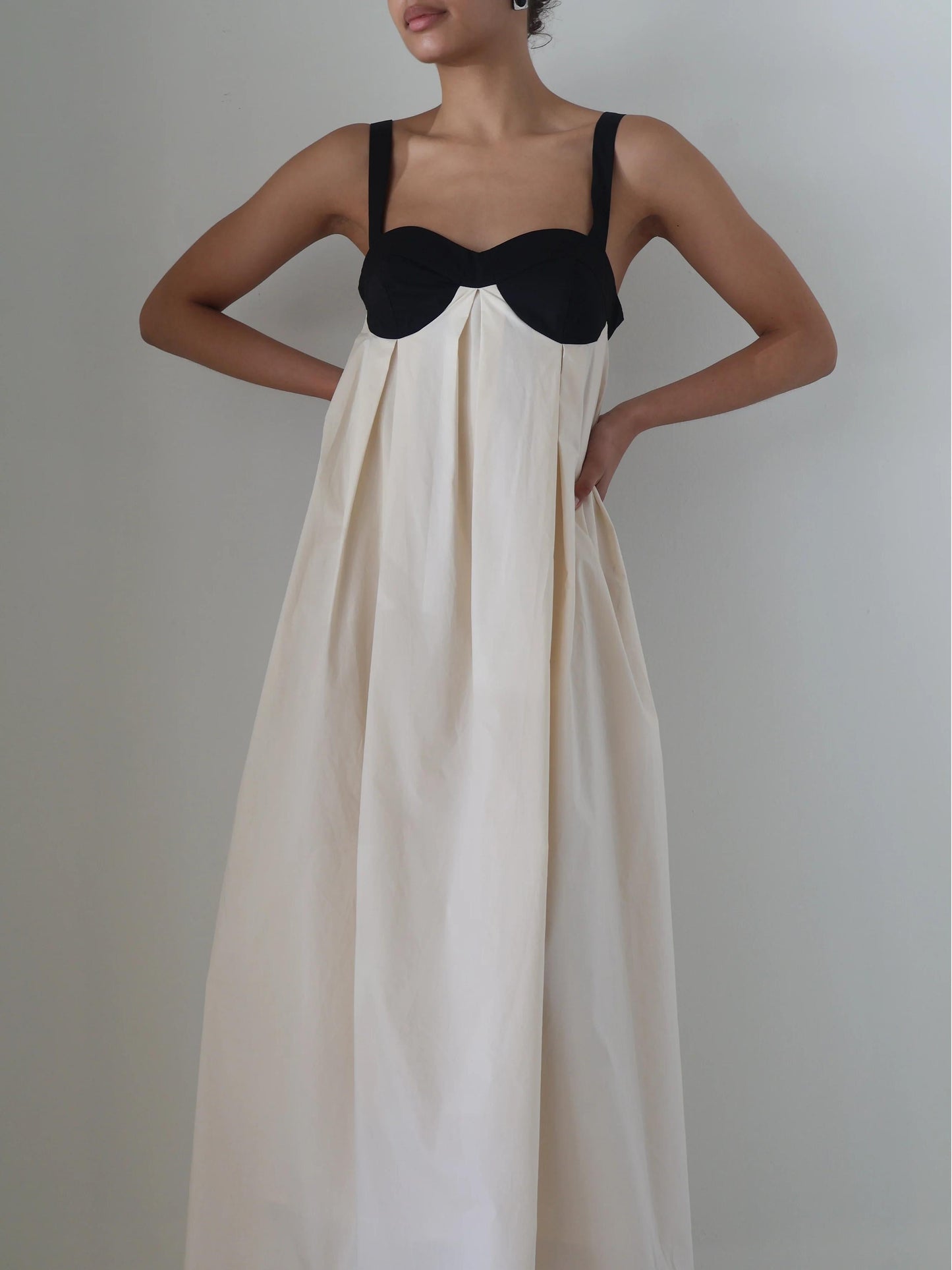 Well Tailored Dress with a Graceful Silhouette