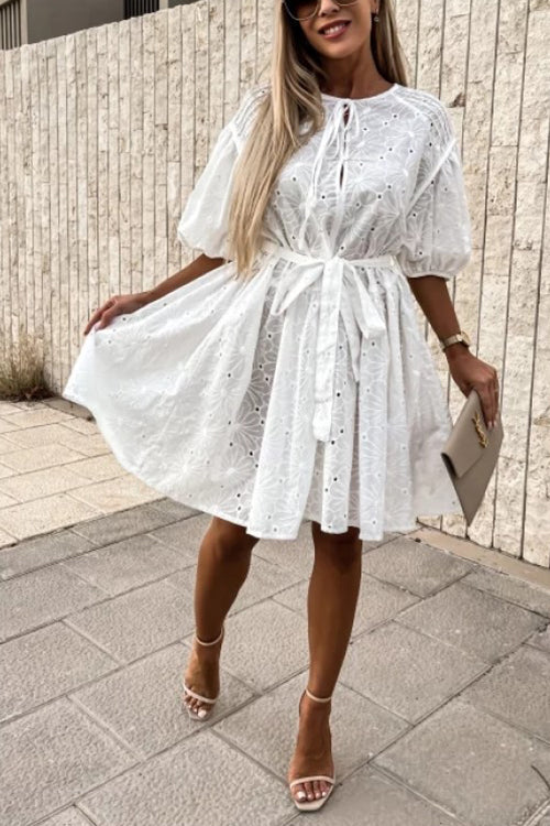Effortlessly Elegant Dress with a Timeless Design