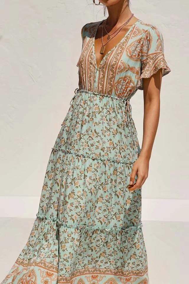 Gracefully Styled Dress for Any Occasion