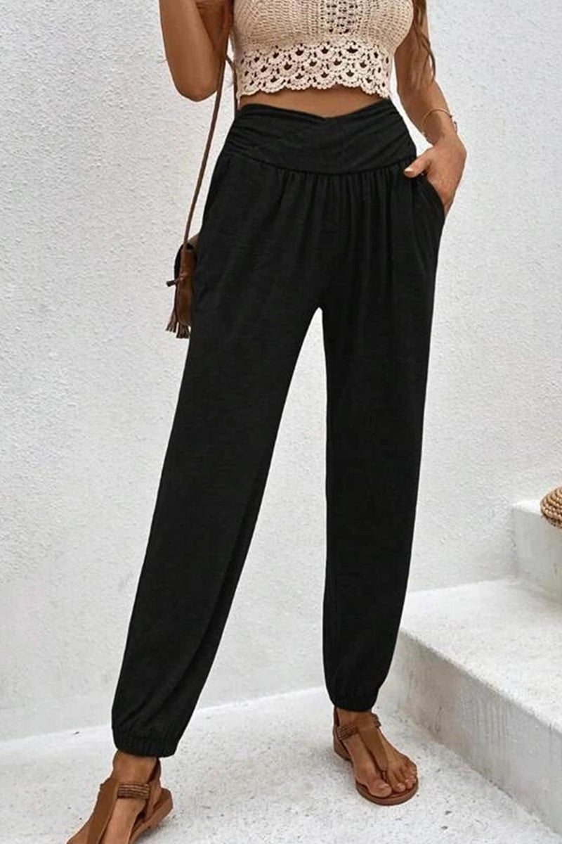 Effortlessly Elegant Pants with a Timeless Design