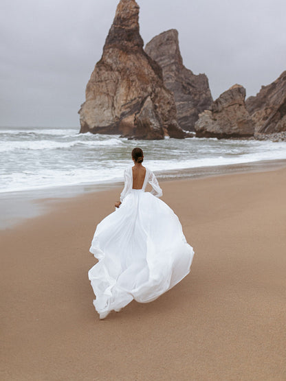 Beautifully Crafted Dress in a Classic Style