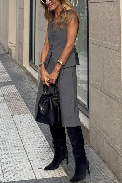 Well Tailored Pants with a Graceful Silhouette