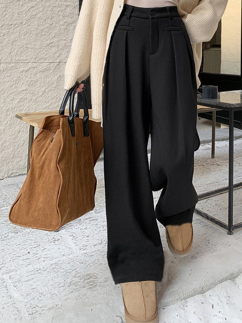 Effortlessly Elegant Pants with a Timeless Design