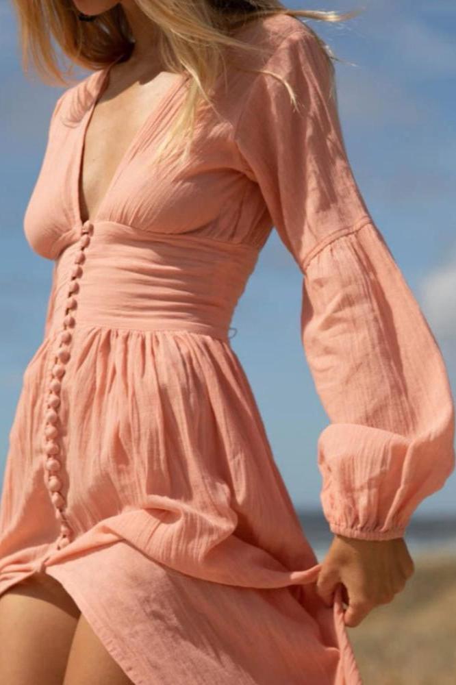 Effortlessly Elegant Dress with a Timeless Design