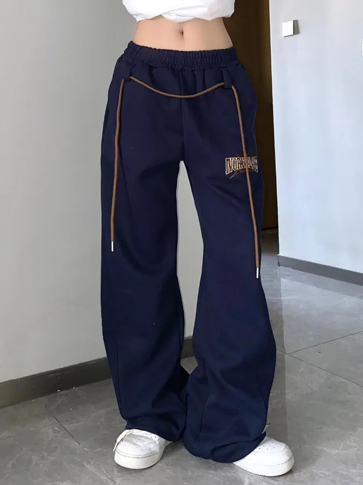 Effortlessly Elegant Pants with a Timeless Design