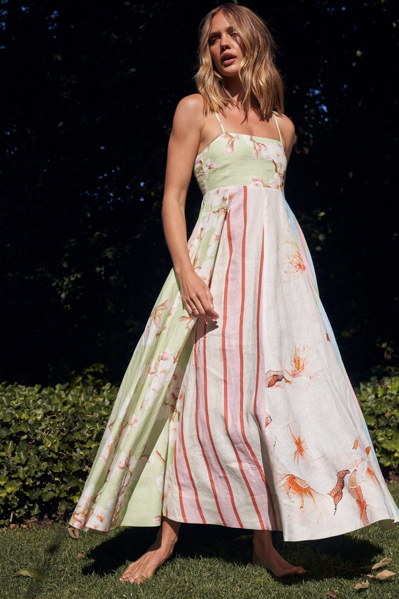 Gracefully Styled Dress for Any Occasion