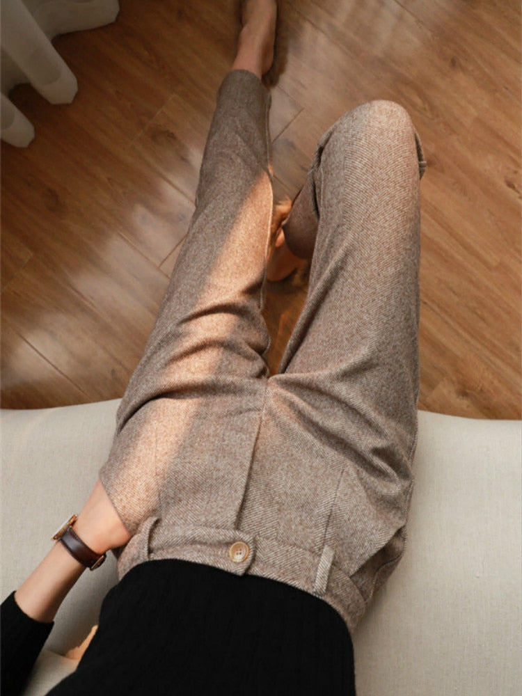 Well Tailored Pants with a Graceful Silhouette