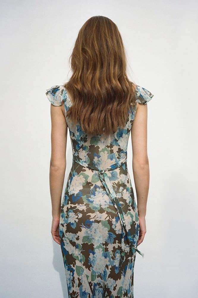Beautifully Finished Dress in a Timeless Design