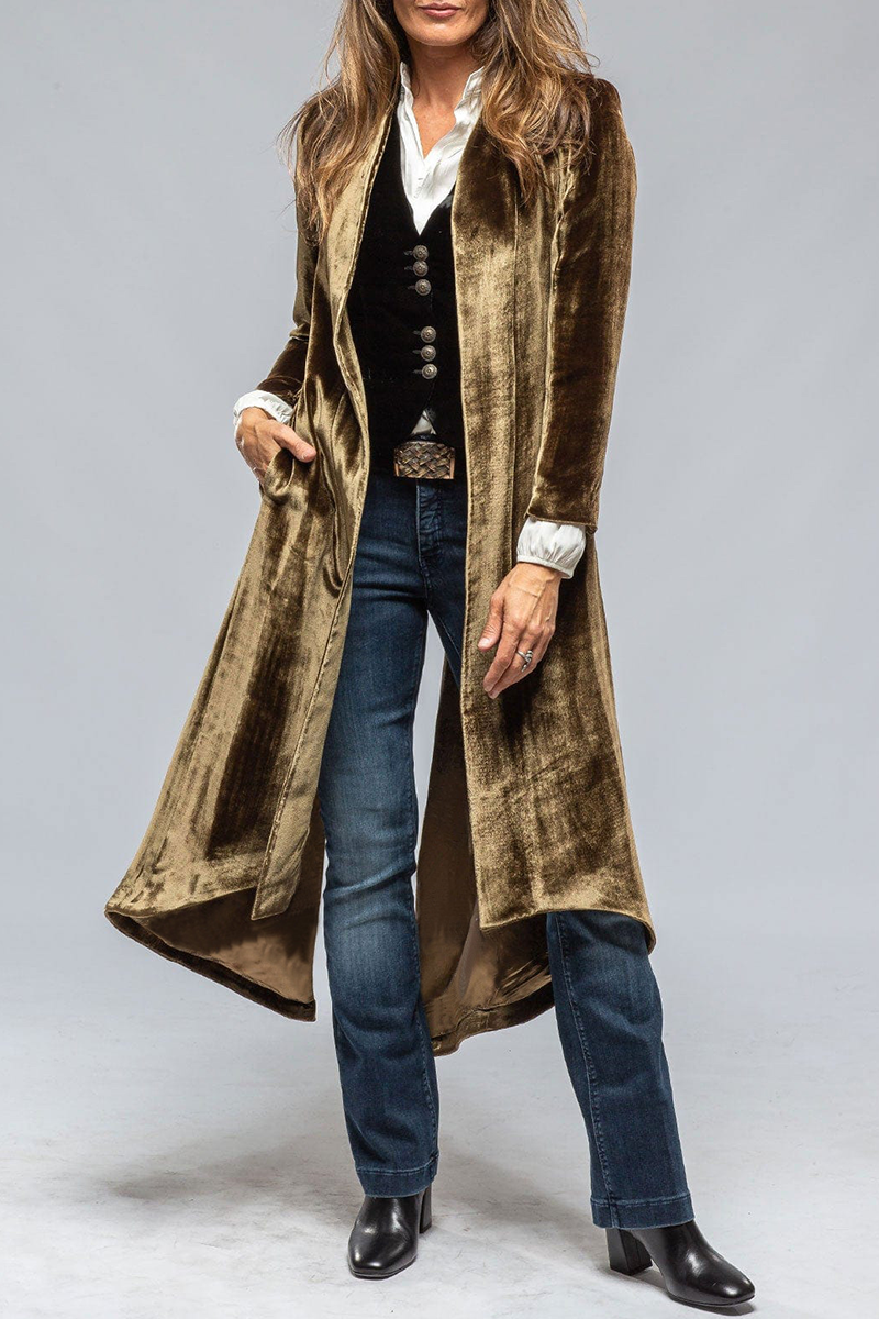 Beautifully Finished Garment in a Timeless Design