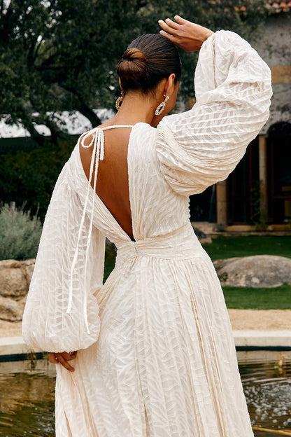 Gracefully Styled Dress for Any Occasion