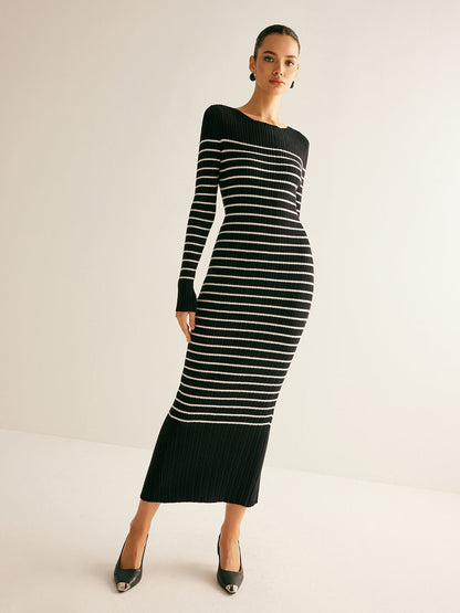 Classic Vintage Sweater with a Flattering Fit