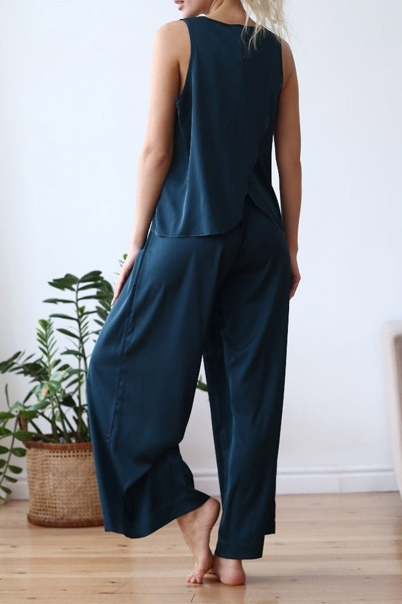Classic Vintage Pants with a Flattering Fit