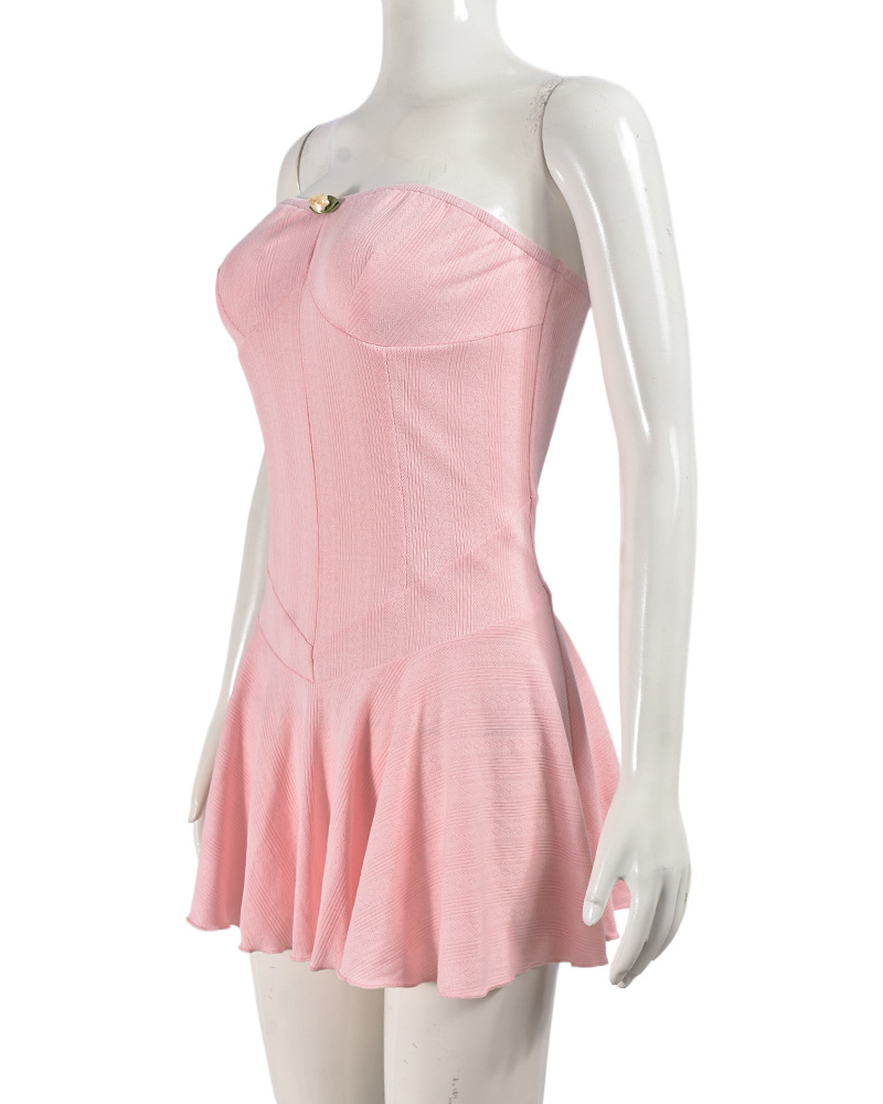 Well Tailored Dress with a Graceful Silhouette