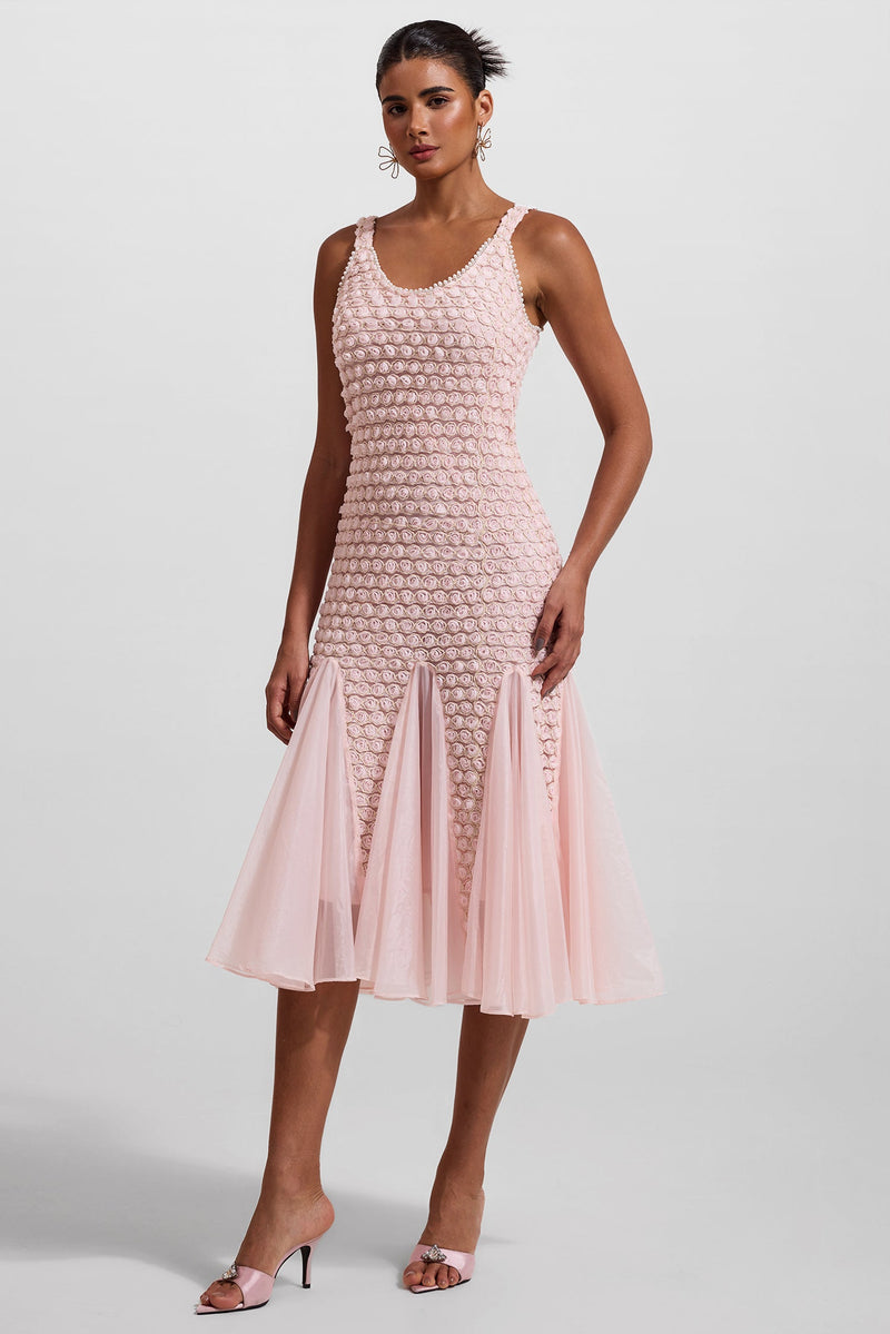 Gracefully Styled Dress for Any Occasion