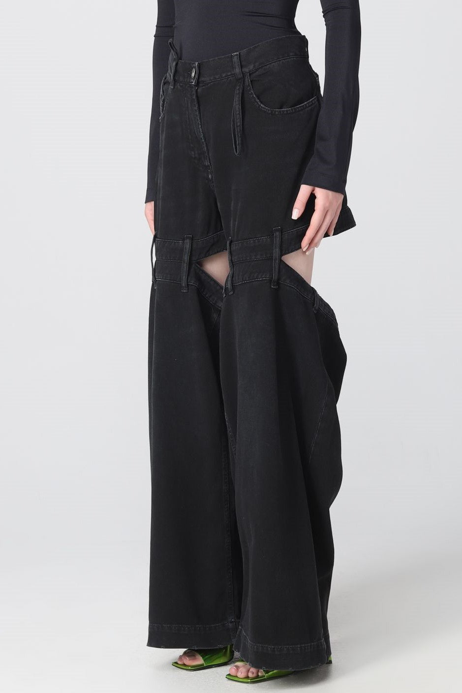 Effortlessly Elegant Garment with a Timeless Design