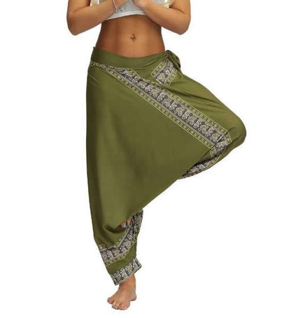 Effortlessly Elegant Pants with a Timeless Design