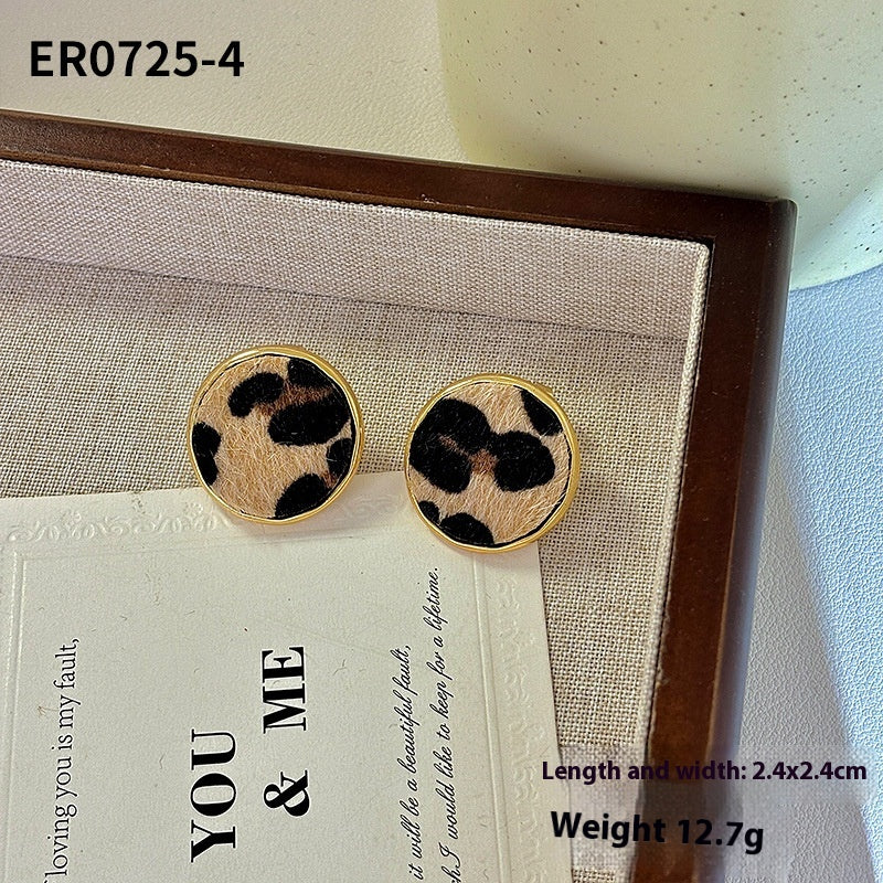 Classic Earring with Timeless Appeal