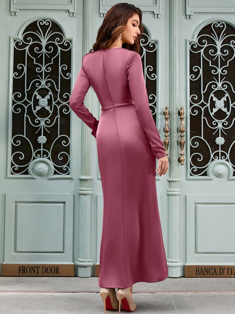Well Tailored Dress with a Graceful Silhouette