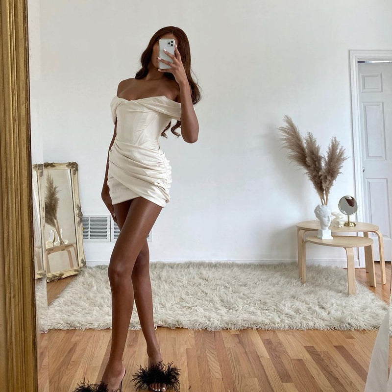 Beautifully Finished Dress in a Timeless Design