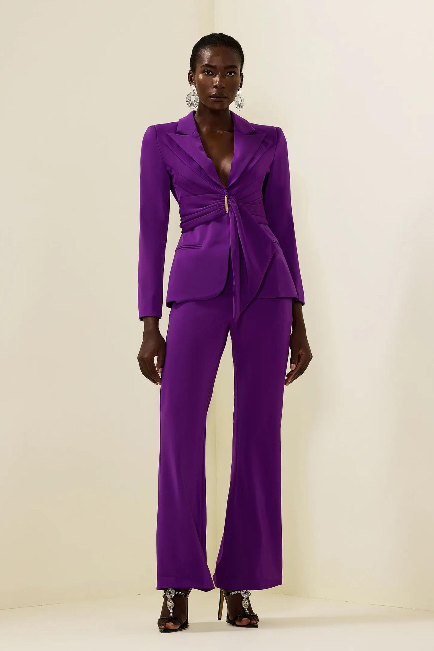 Well Tailored Pants with a Graceful Silhouette