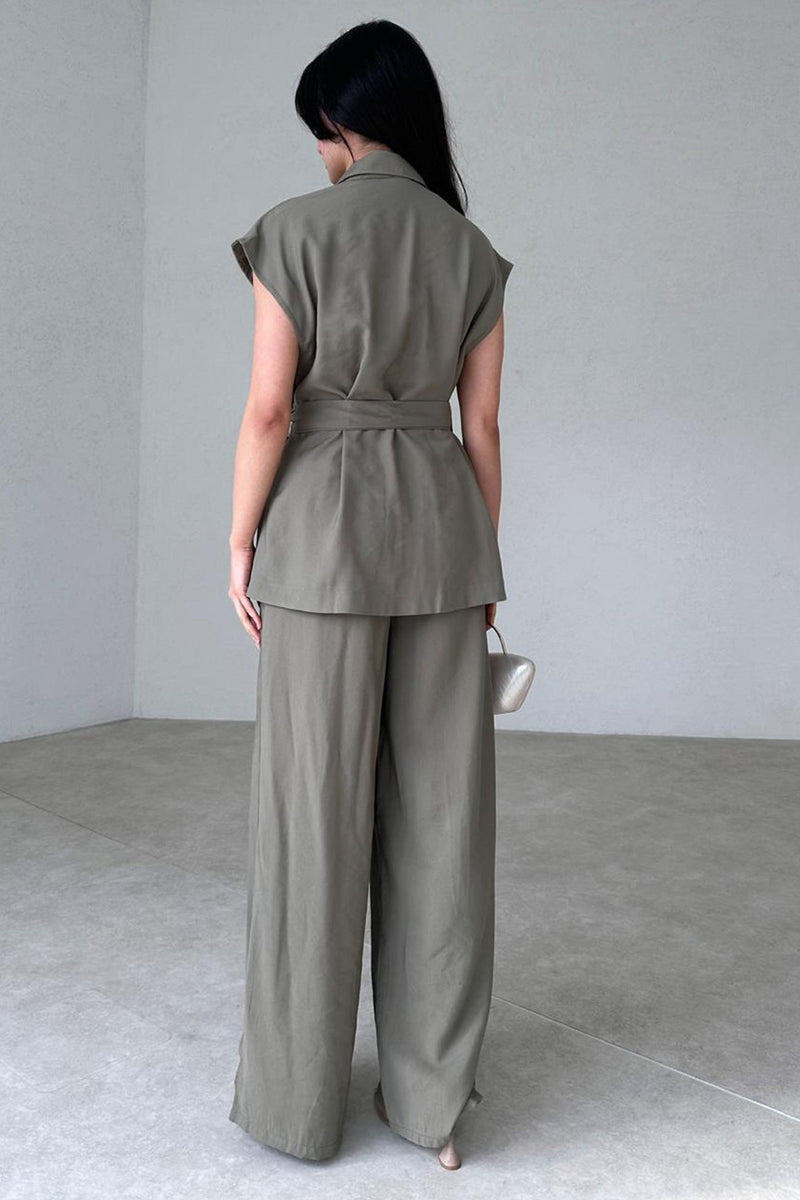 Well Tailored Pants with a Graceful Silhouette