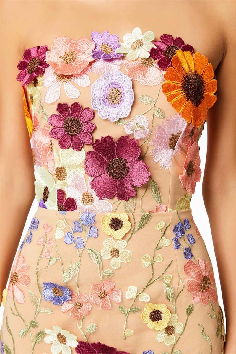 Well Tailored Dress with a Graceful Silhouette