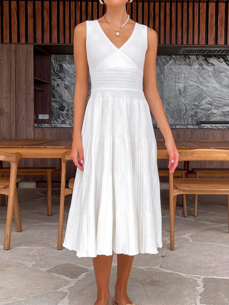Effortlessly Elegant Dress with a Timeless Design