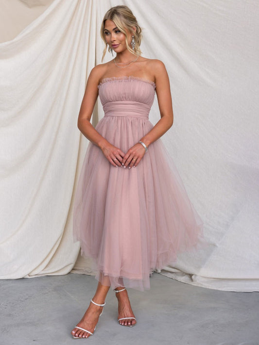 Gracefully Styled Dress for Any Occasion
