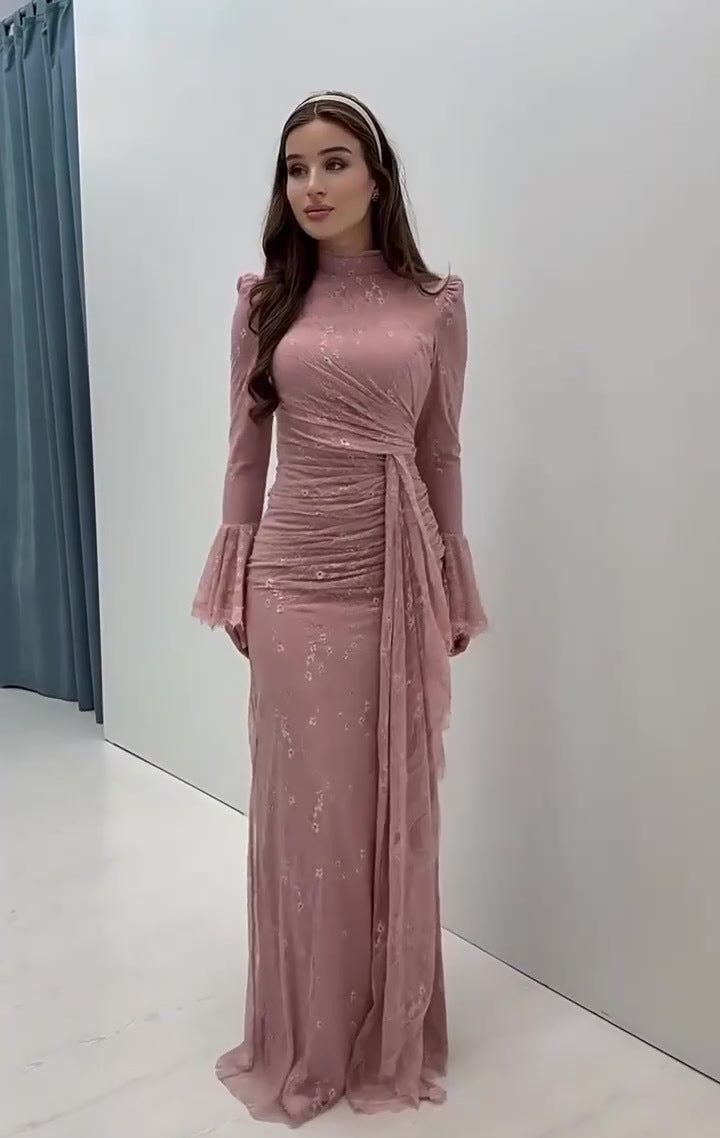 Beautifully Finished Dress in a Timeless Design