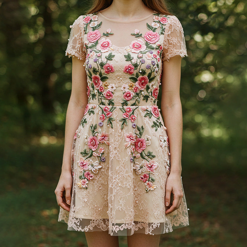 Beautifully Finished Dress in a Timeless Design