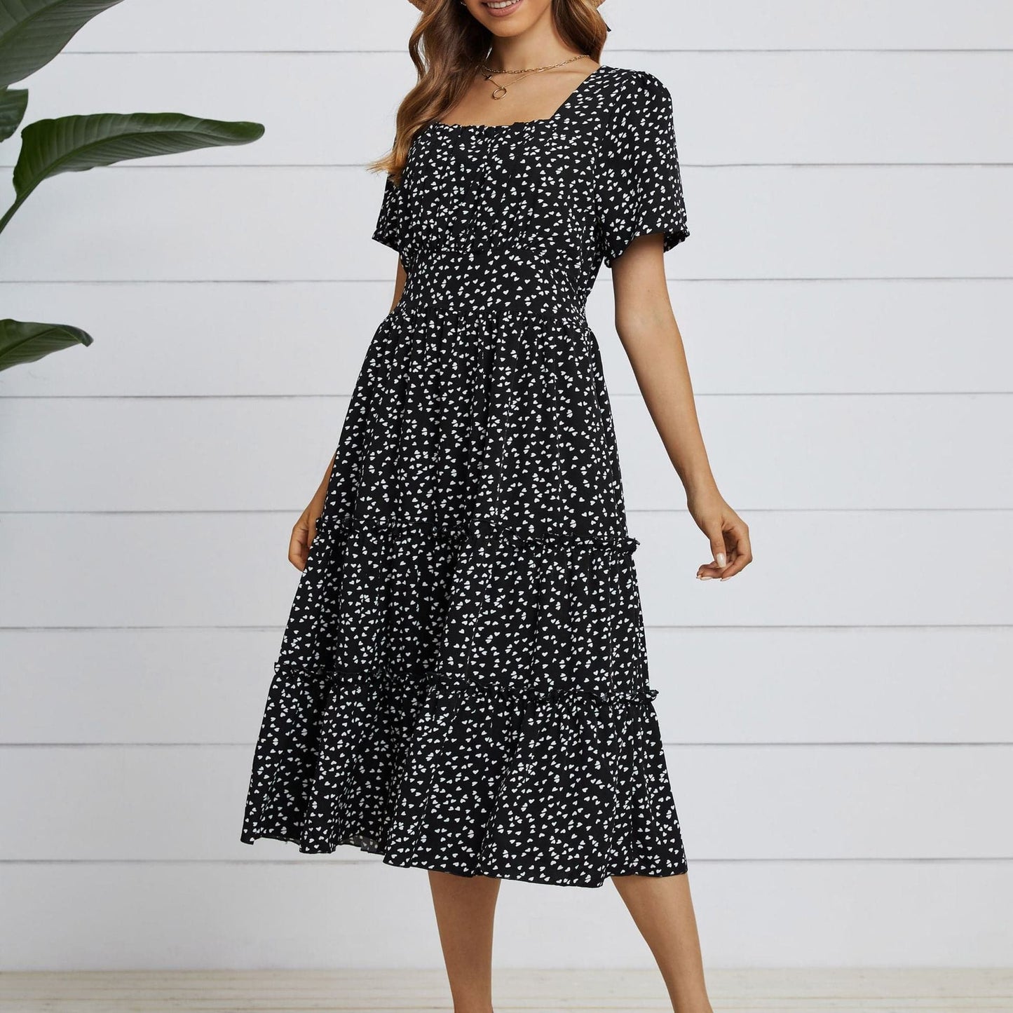 Effortlessly Elegant Dress with a Timeless Design
