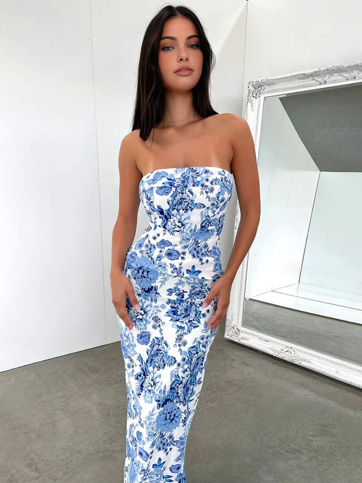 Classic Vintage Dress with a Flattering Fit