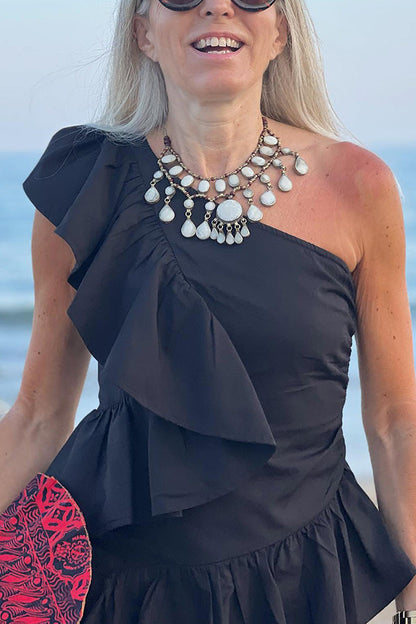 Beautifully Finished Dress in a Timeless Design