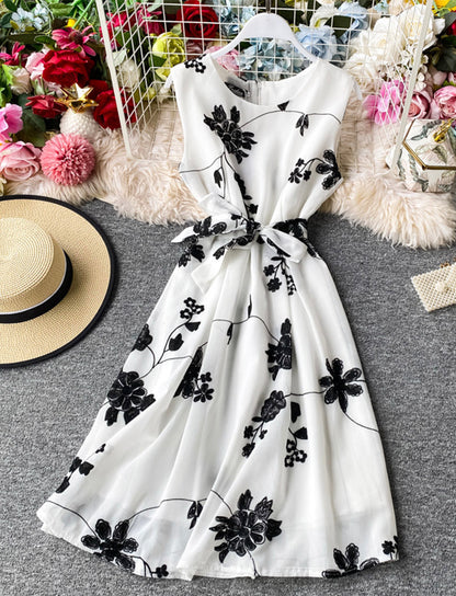 Effortlessly Elegant Dress with a Timeless Design