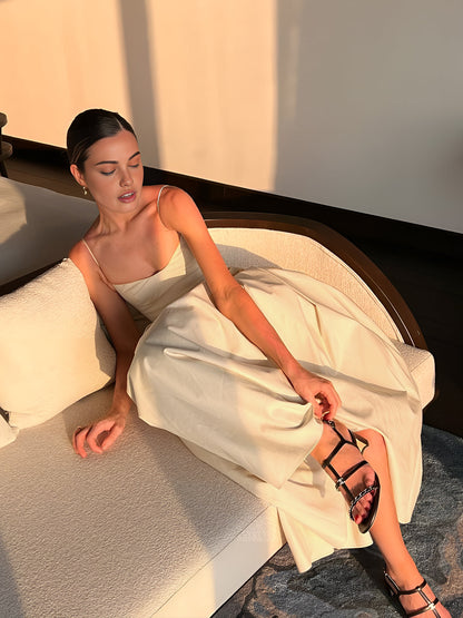 Beautifully Crafted Dress in a Classic Style