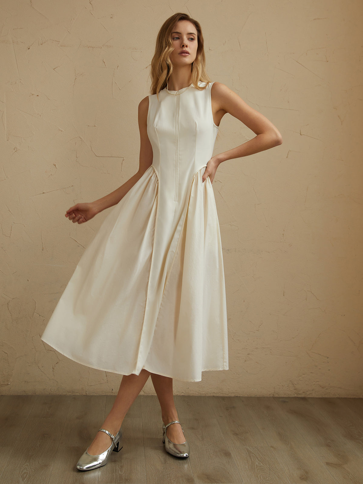 Beautifully Finished Dress in a Timeless Design